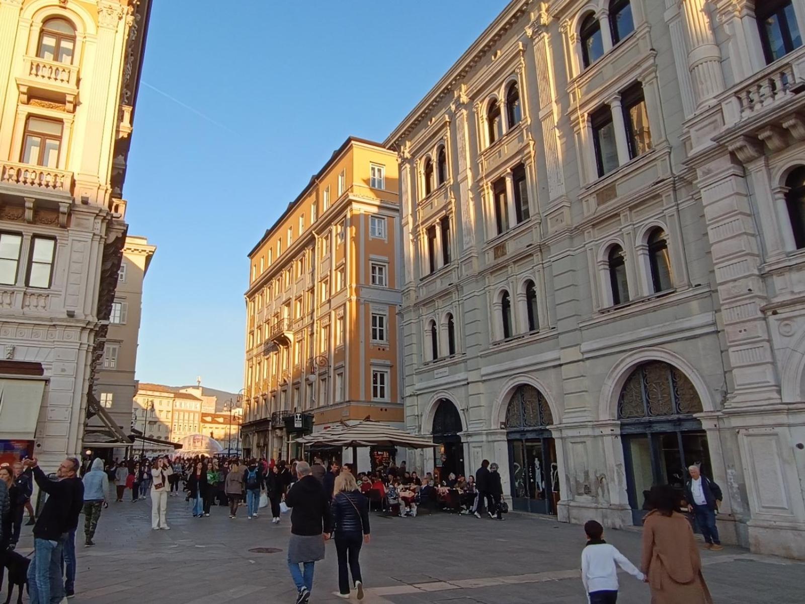 Casa Vacanze Trieste - Vista Piazza Unita المظهر الخارجي الصورة